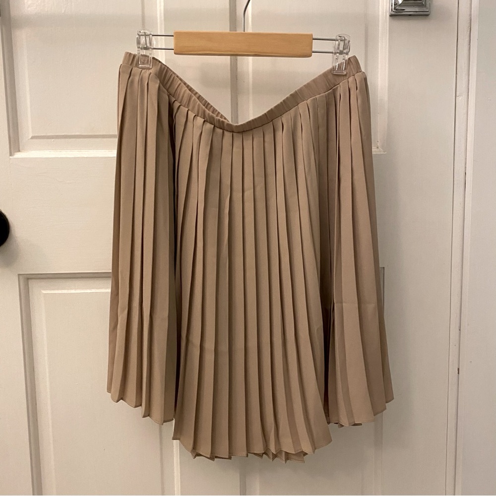 Max Studio Pleated Skirt NWT